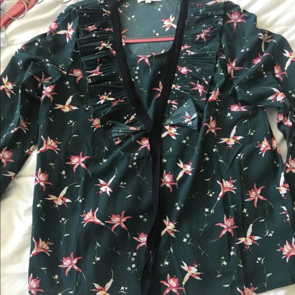 Blouse with flowers